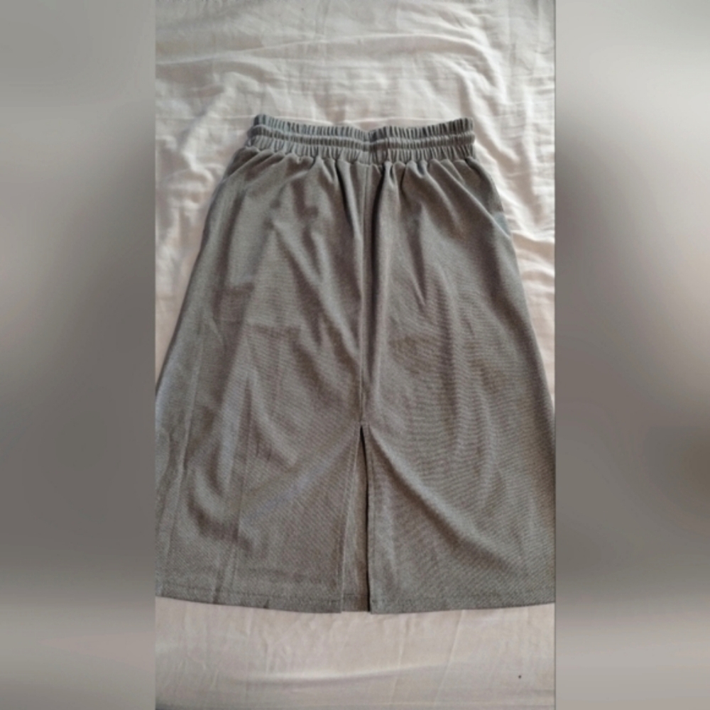 Like-New Gray Casual Skirt Size M